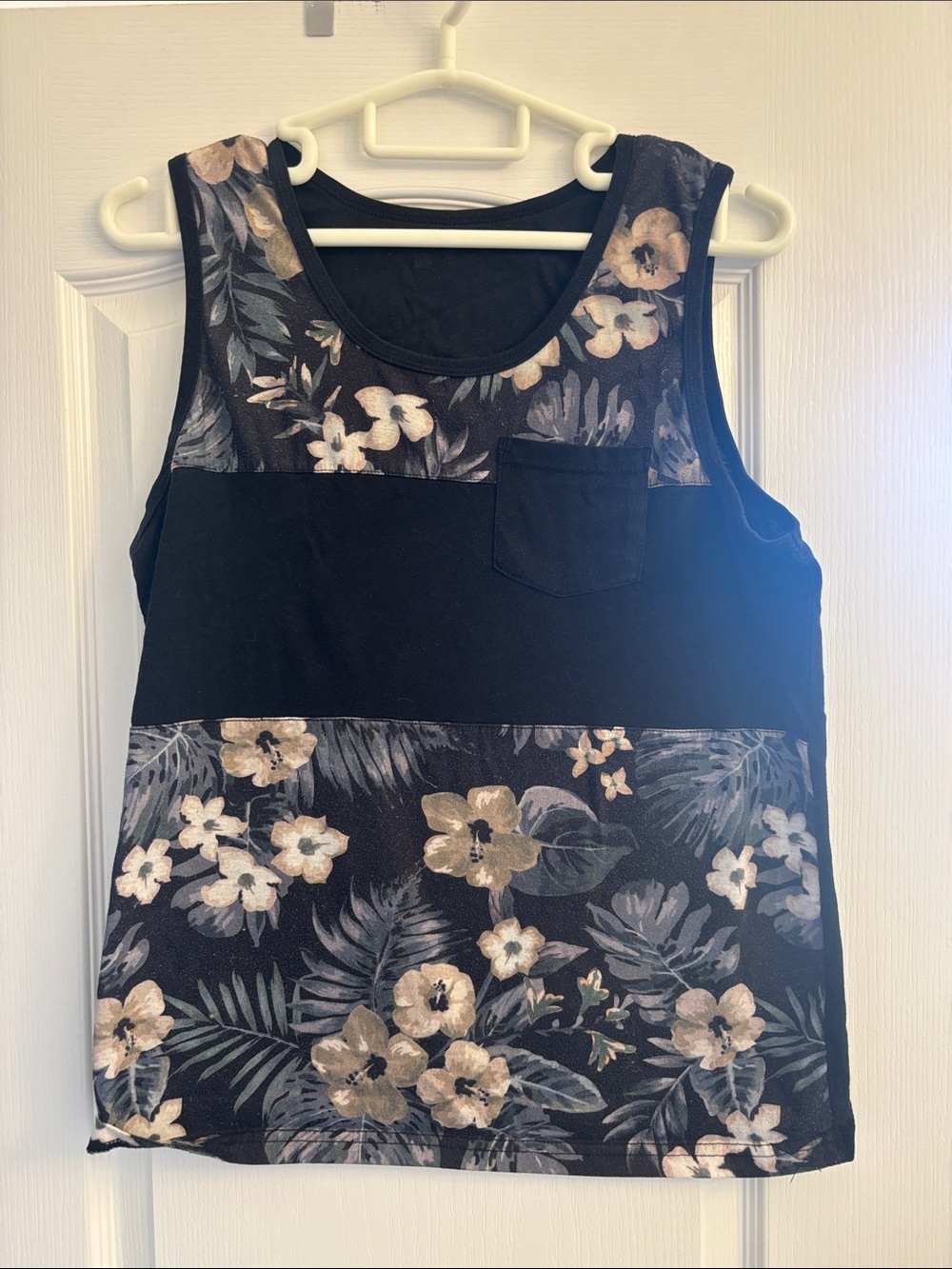 Black Floral Block Tank Top - Women's Sleeveless Pocket Tee